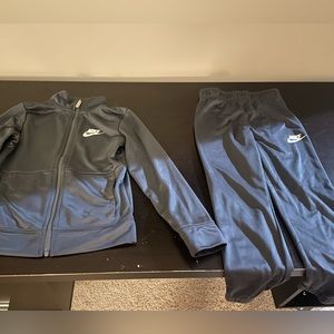 Boys Nike Jogging Suit
